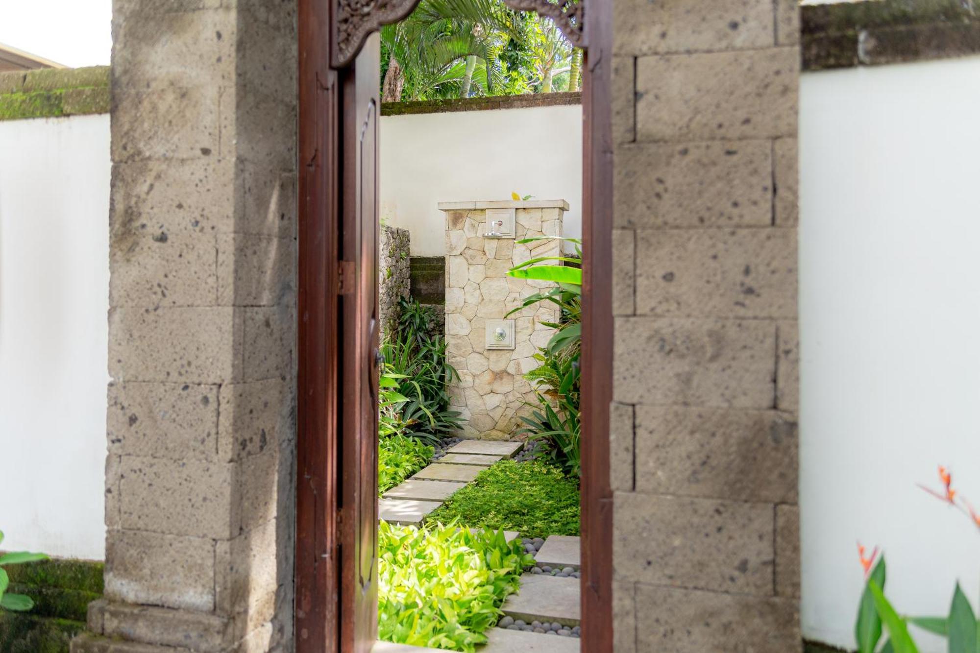 Villa Dorado - Steps From Jimbaran Beach Экстерьер фото