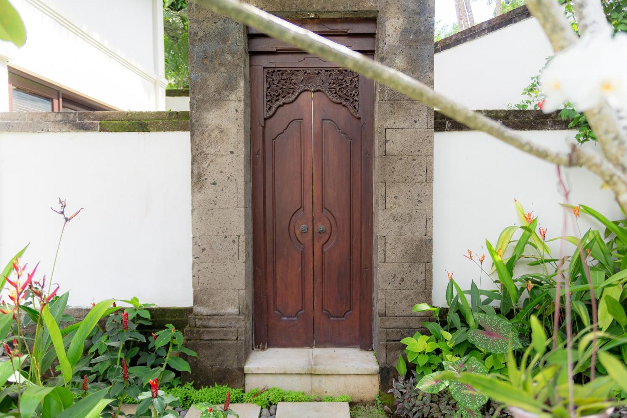Villa Dorado - Steps From Jimbaran Beach Экстерьер фото