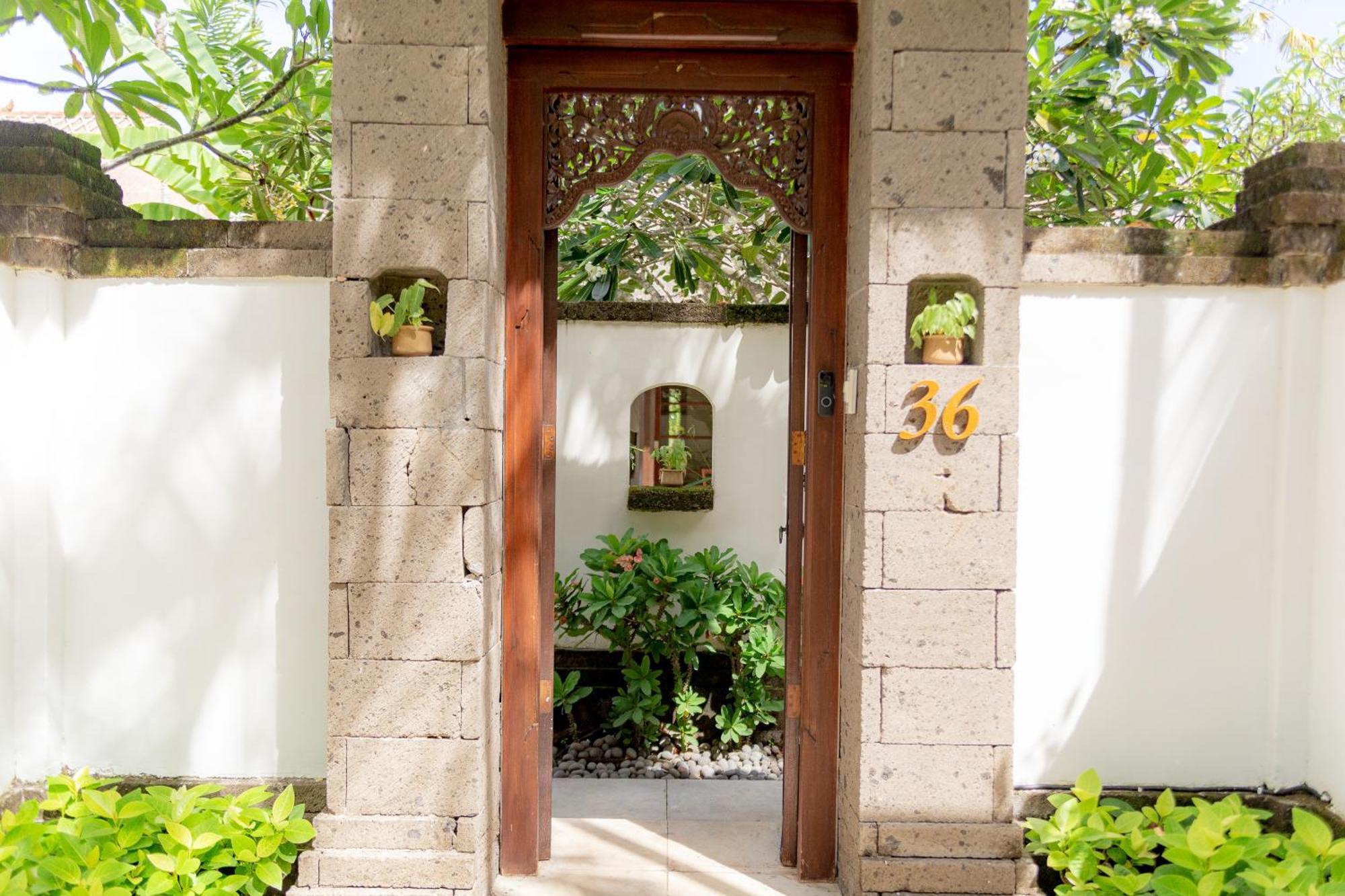 Villa Dorado - Steps From Jimbaran Beach Экстерьер фото